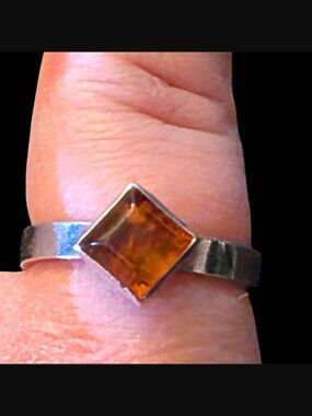 925 Sterling Silver Diamond Shaped Amber 3mm Band Size 5.5 Ring